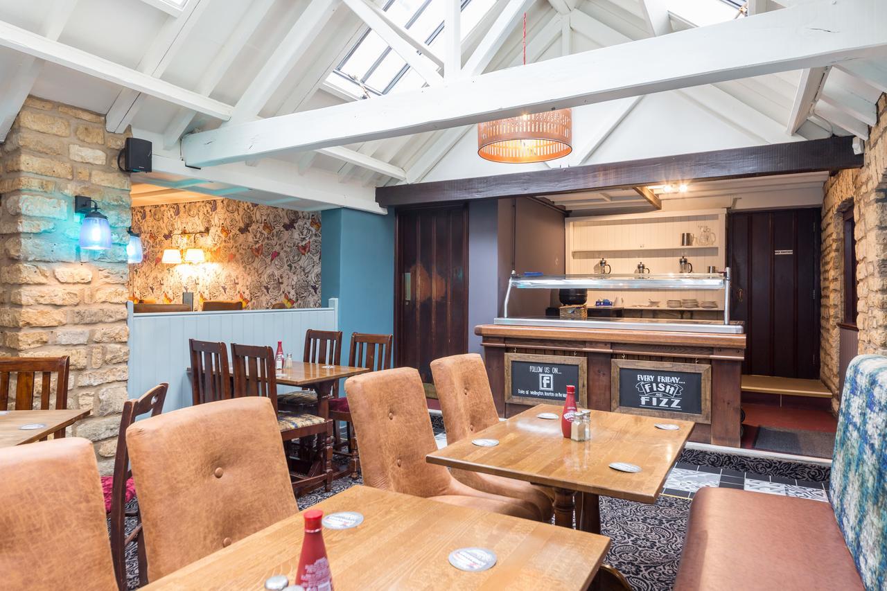 Duke Of Wellington Hotel Bourton-on-the-Water Buitenkant foto